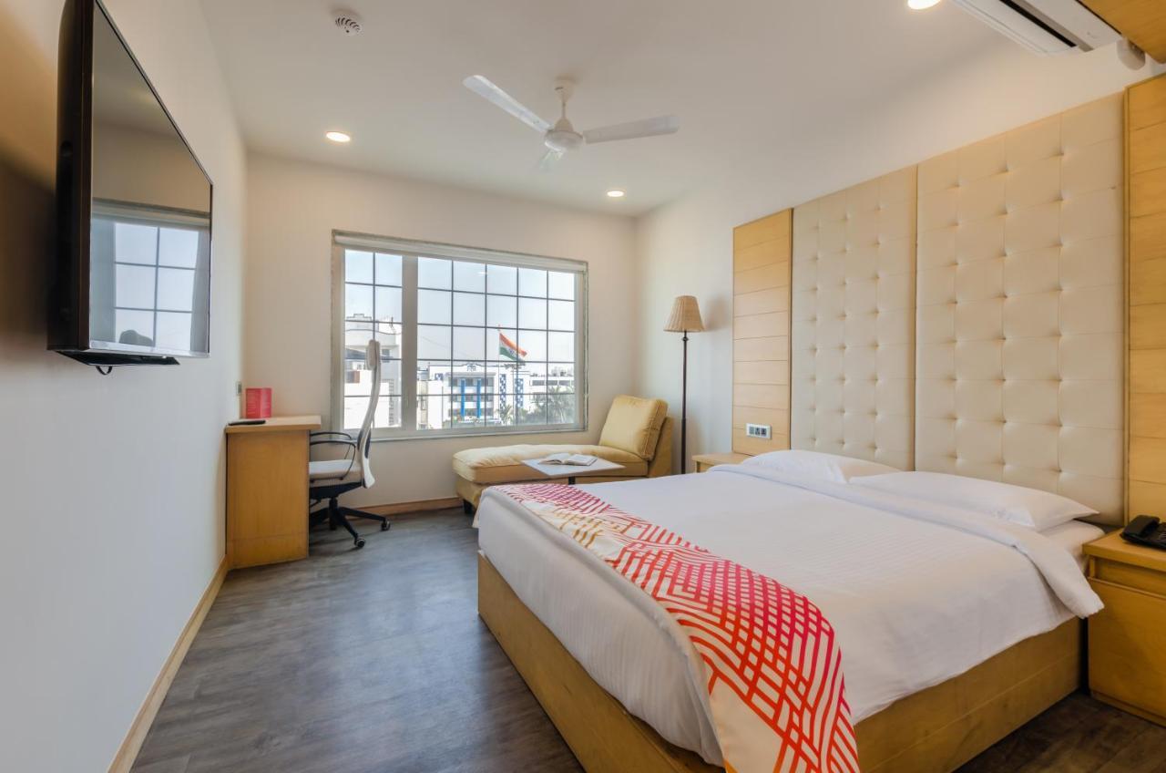 Ginger Surat City Centre Exterior foto